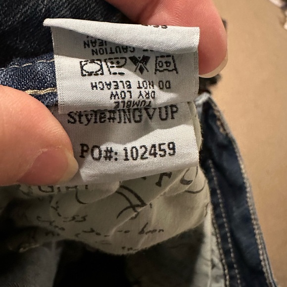 Cowgirl Tuff never give up women’s jeans.  28 waist, 35 length. - Picture 12 of 12